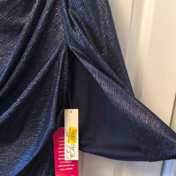 Eliza J Draped Column Capelet Dress - Picture 4 of 12